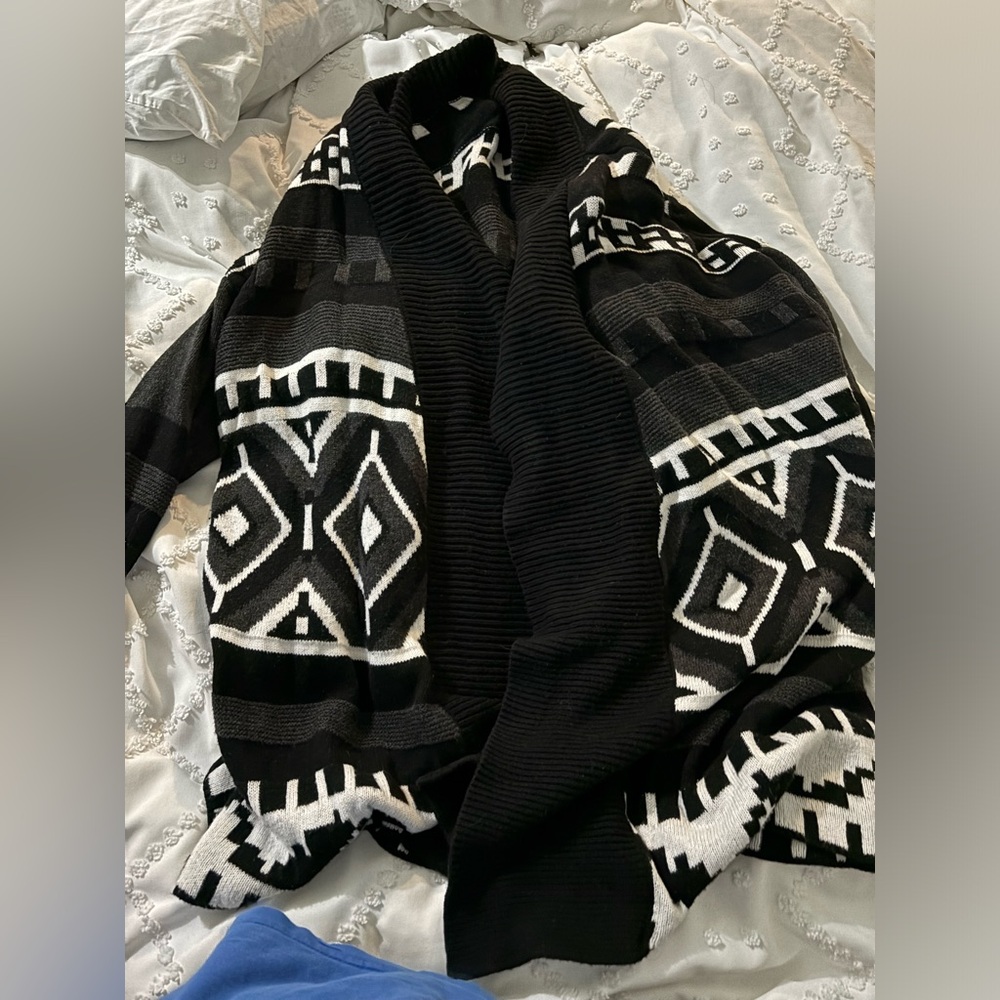 Patterned cardigan sweater. 2X. SF/dog friendly home.